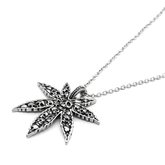 Leaf and Skulls Necklace Pot Weed Pendant - Picture 4 of 7